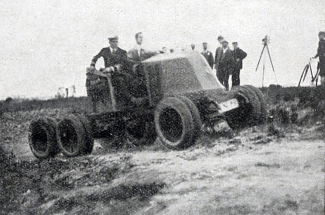 Sześciokołowy Renault w Warszawie