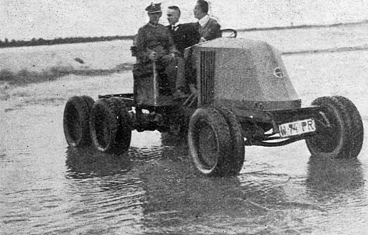 Sześciokołowy Renault w Warszawie