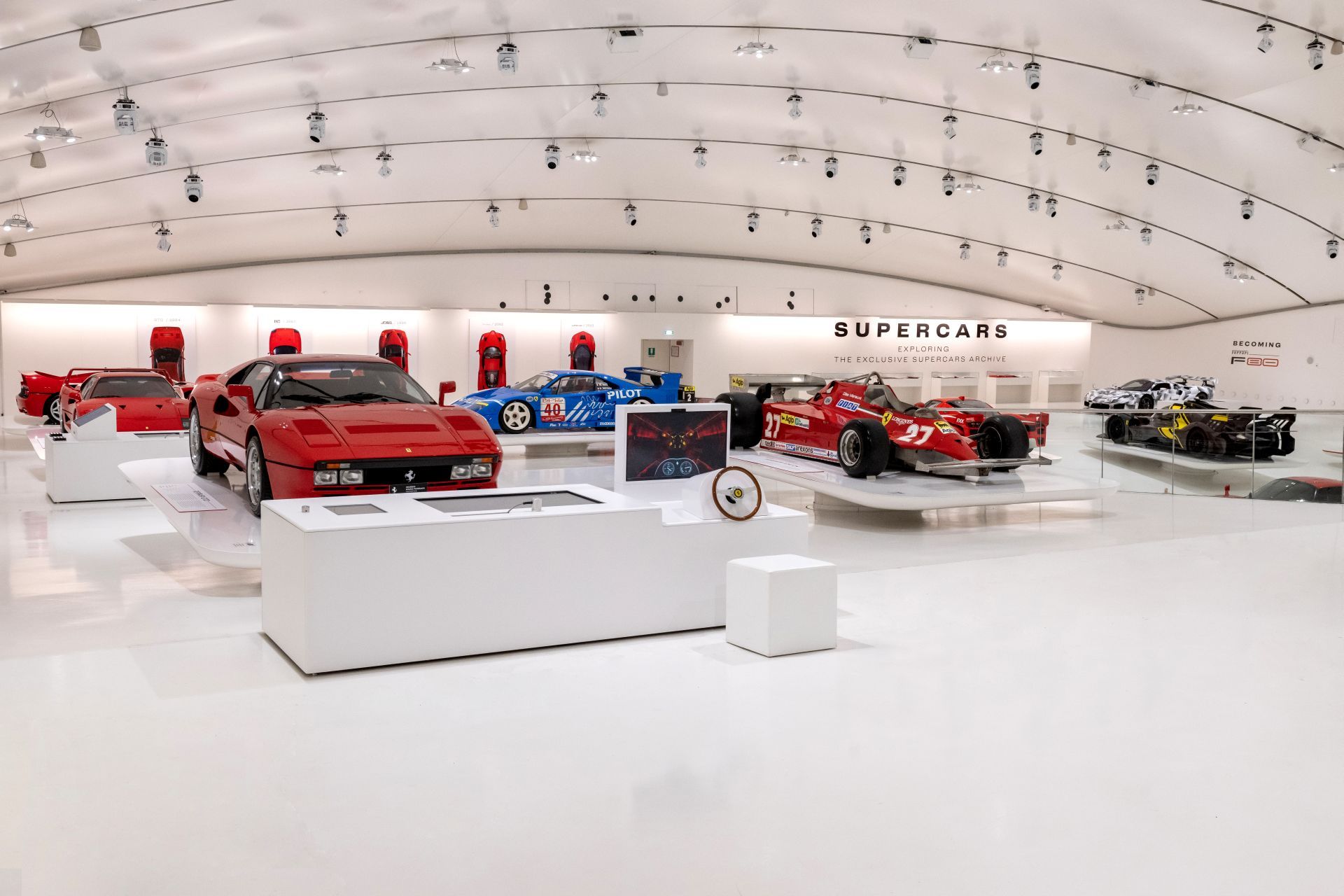 Wystawa pt. "Supercars" w muzeum Enzo Ferrari w Modenie