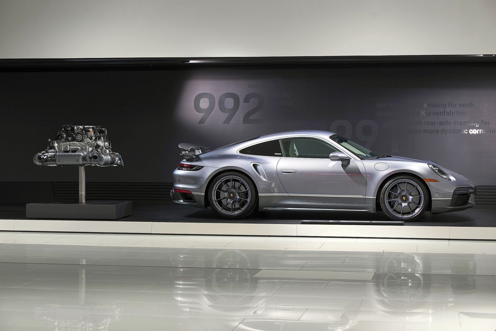 Porsche 992 Turbo S cutaway model & Porsche 911 Turbo S Duet