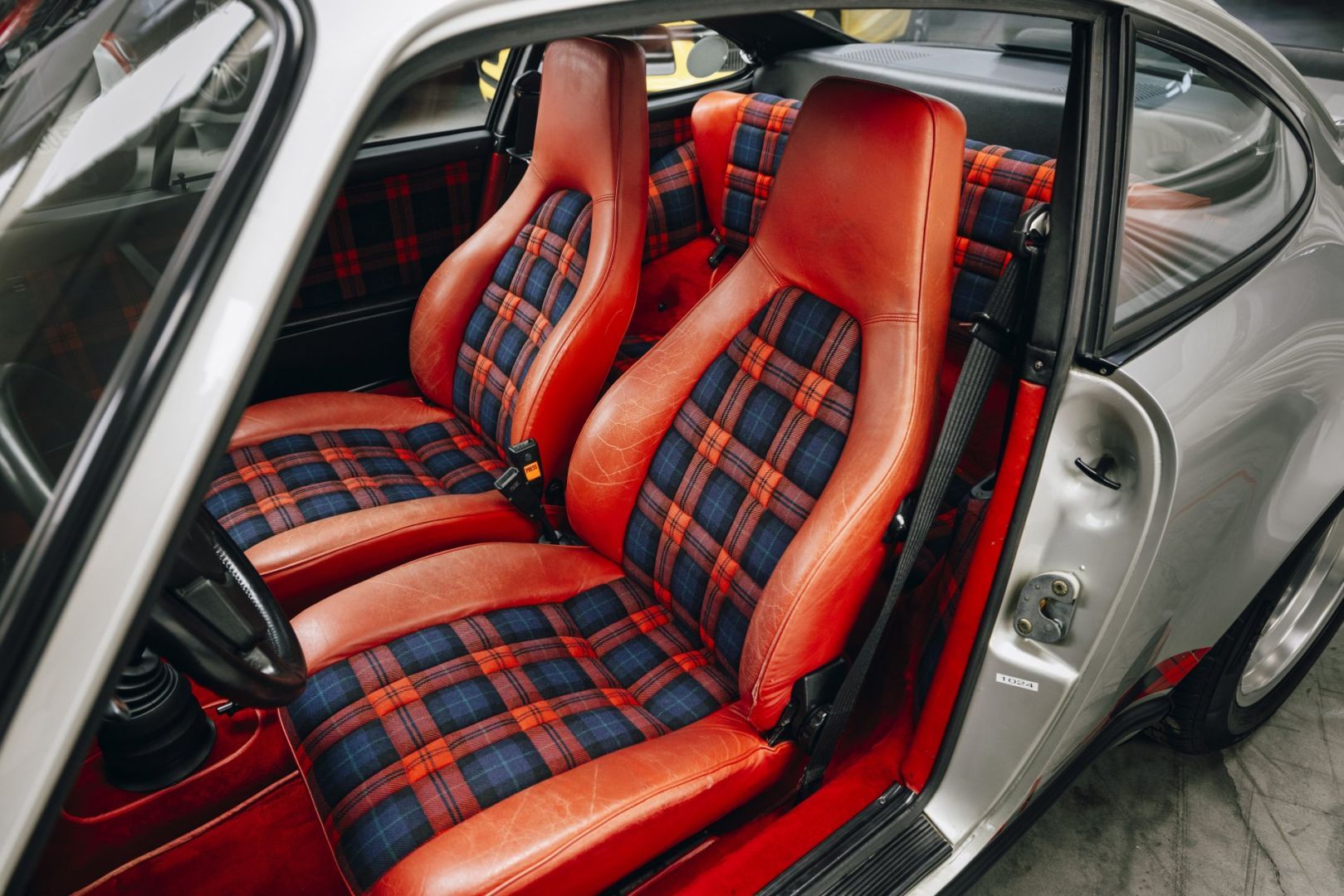 Tartan i Porsche -tradycja, styl i nowoczesność