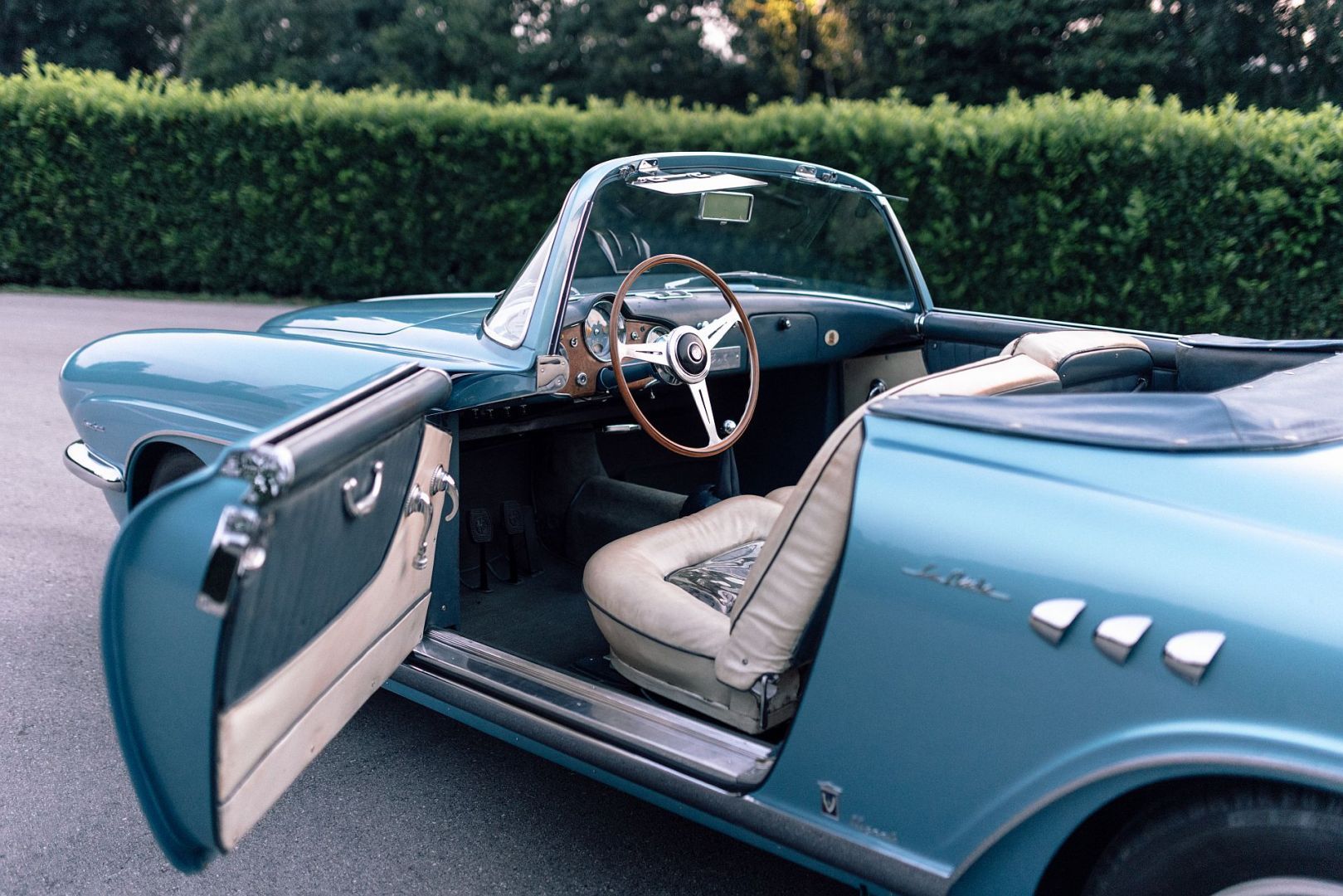 Alfa Romeo 1900 Cabriolet La Fleche by Vignale