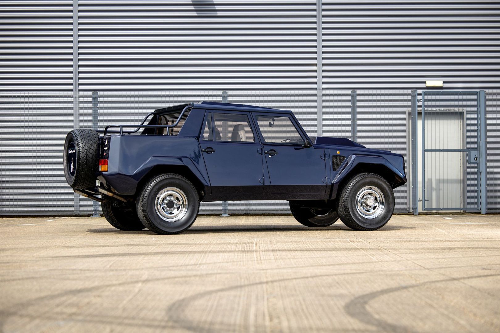 Lamborghini LM002