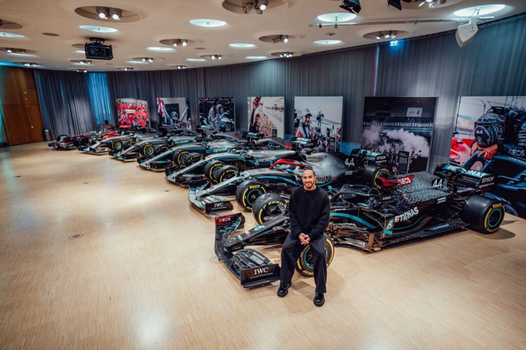 Lewis Hamilton – legenda Formuły 1 w Muzeum Mercedes-Benz